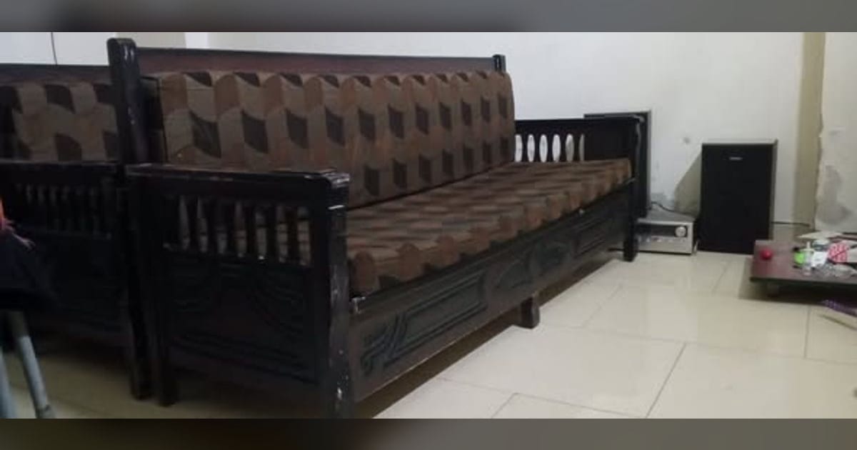 طقم كنب عربي مستعمل - 5 قطع + طاولتين